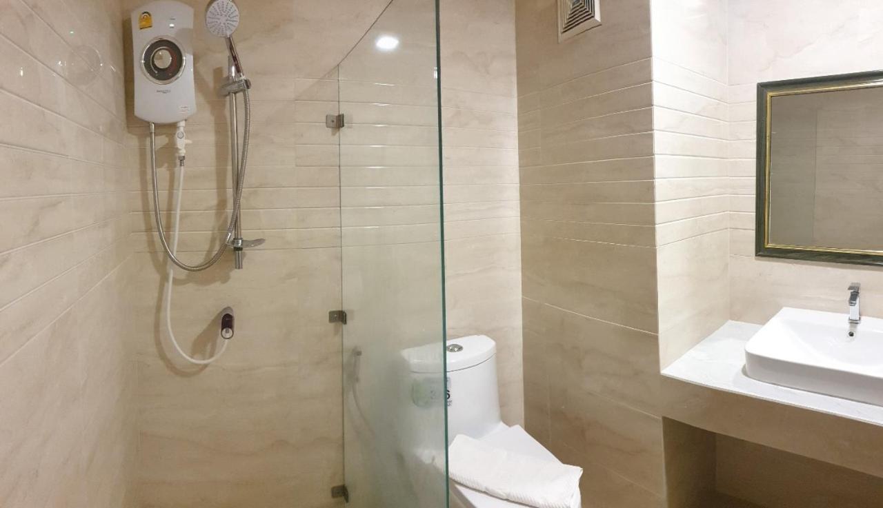 Petchkasem Grand Hotel Surin Buitenkant foto