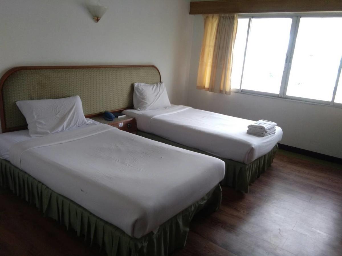 Petchkasem Grand Hotel Surin Buitenkant foto