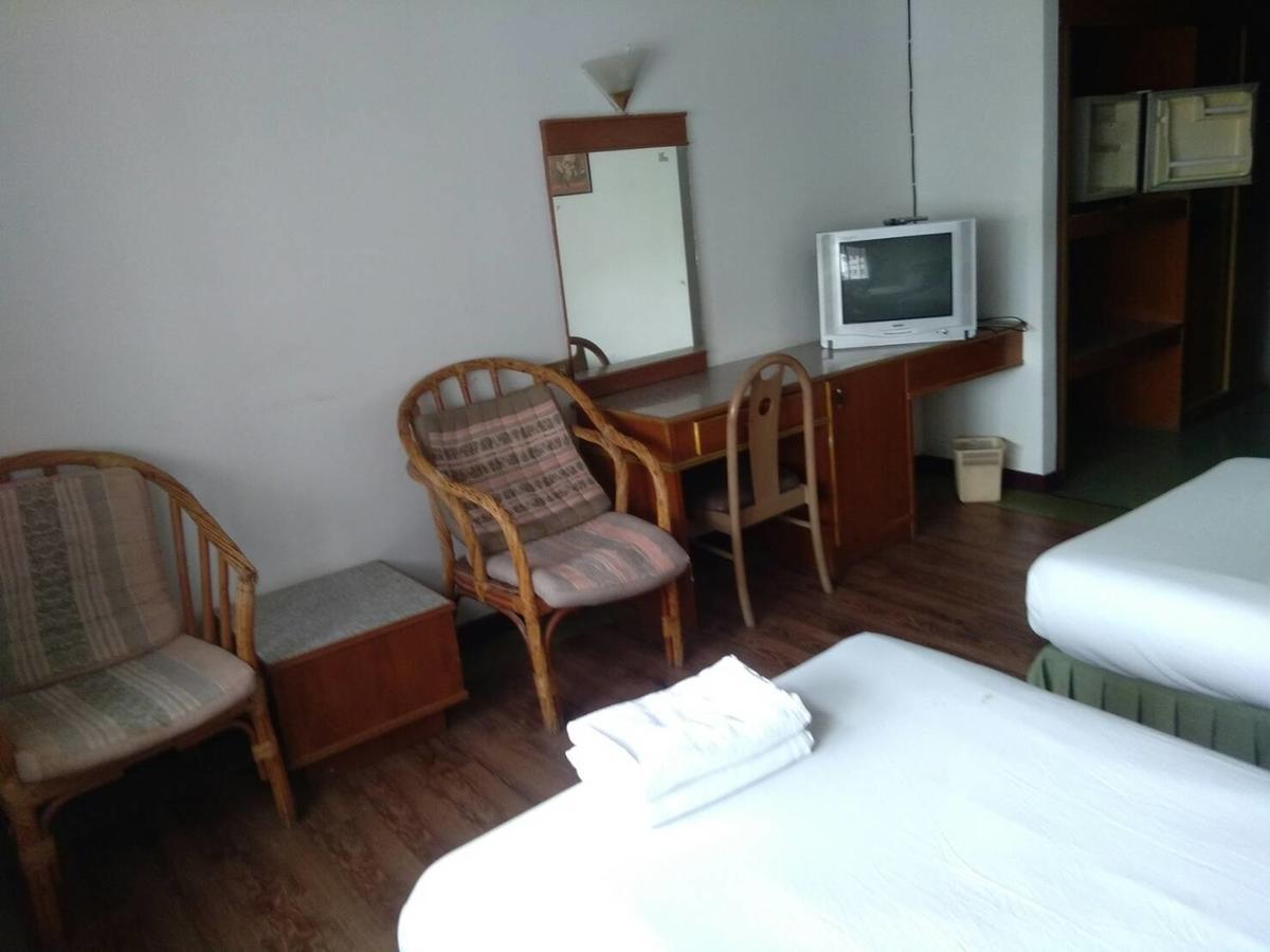 Petchkasem Grand Hotel Surin Buitenkant foto