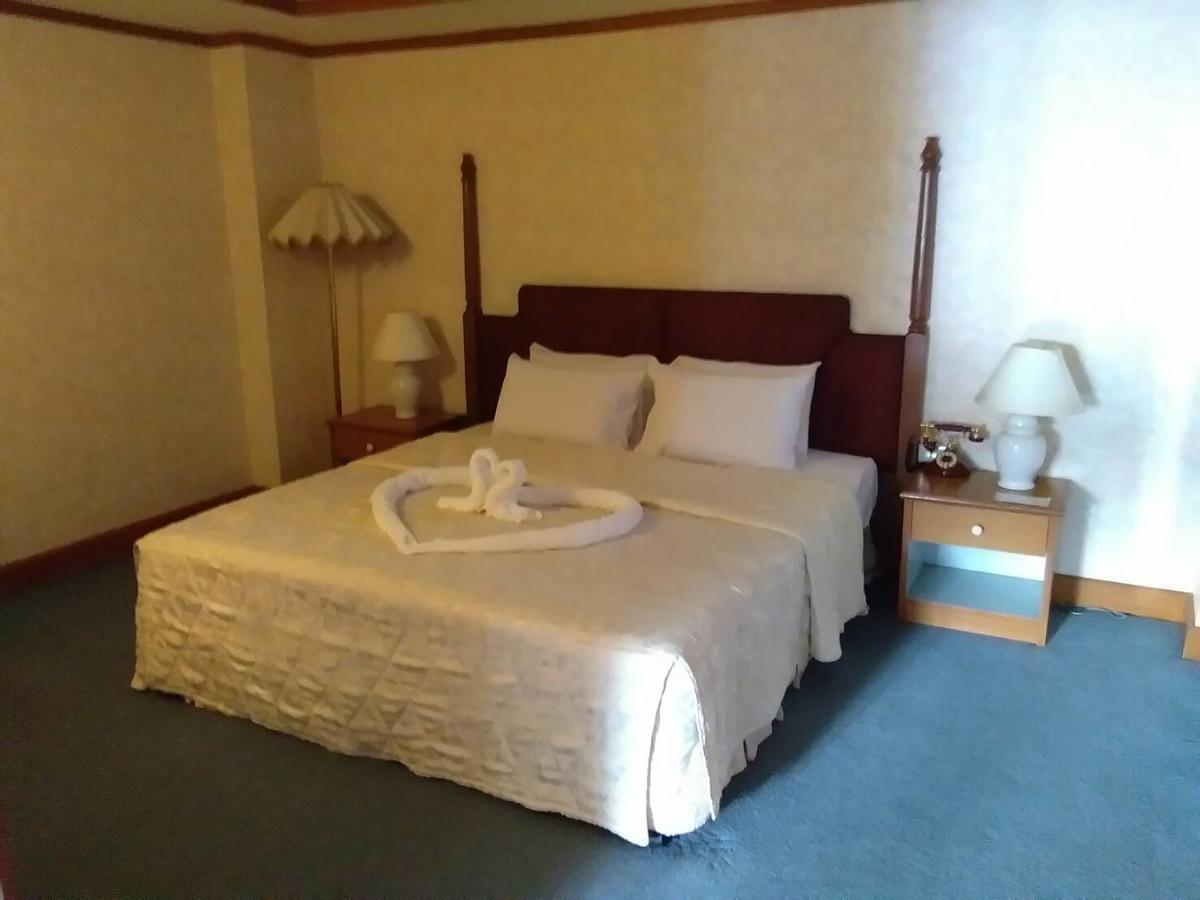 Petchkasem Grand Hotel Surin Buitenkant foto