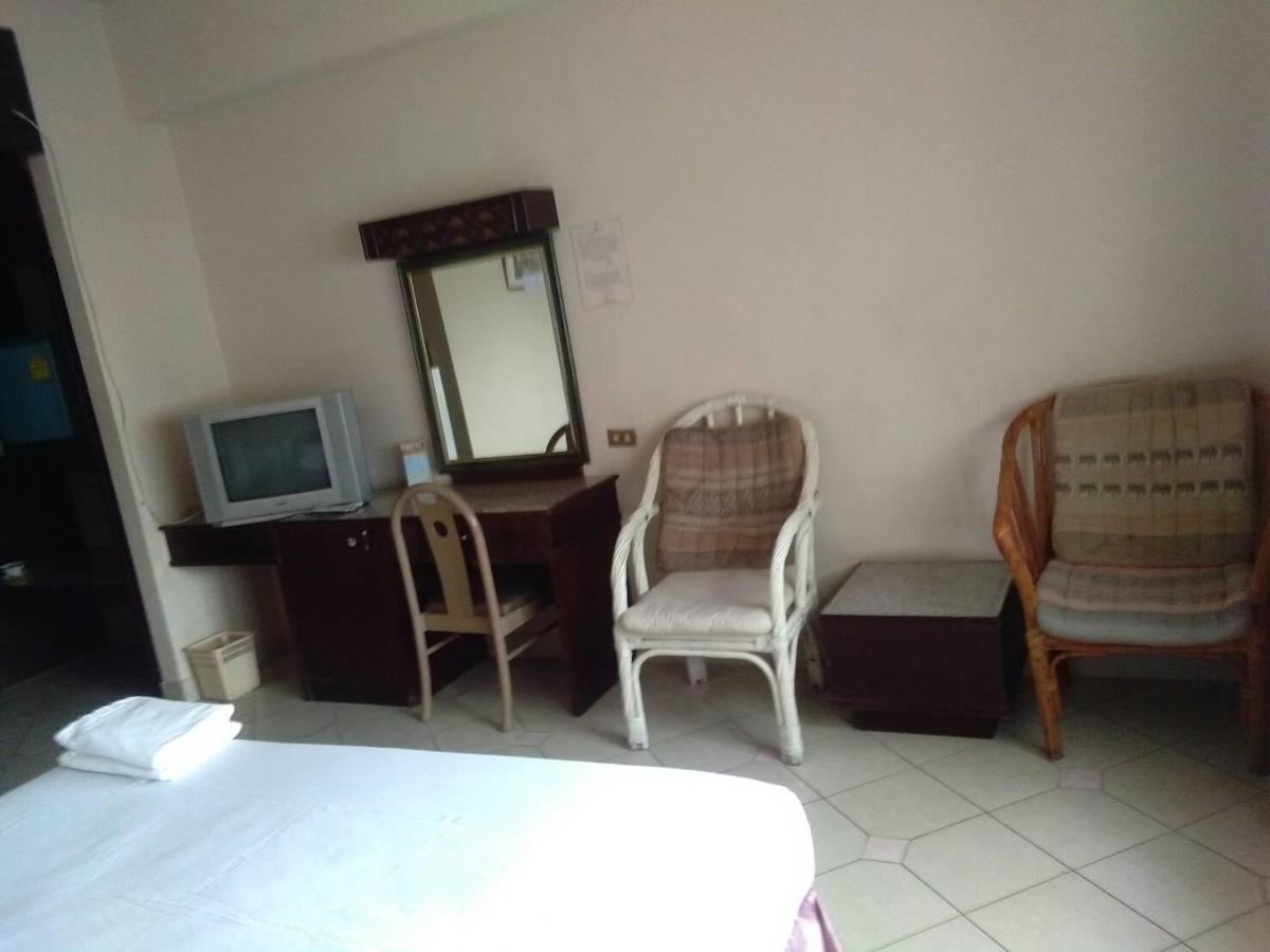 Petchkasem Grand Hotel Surin Buitenkant foto