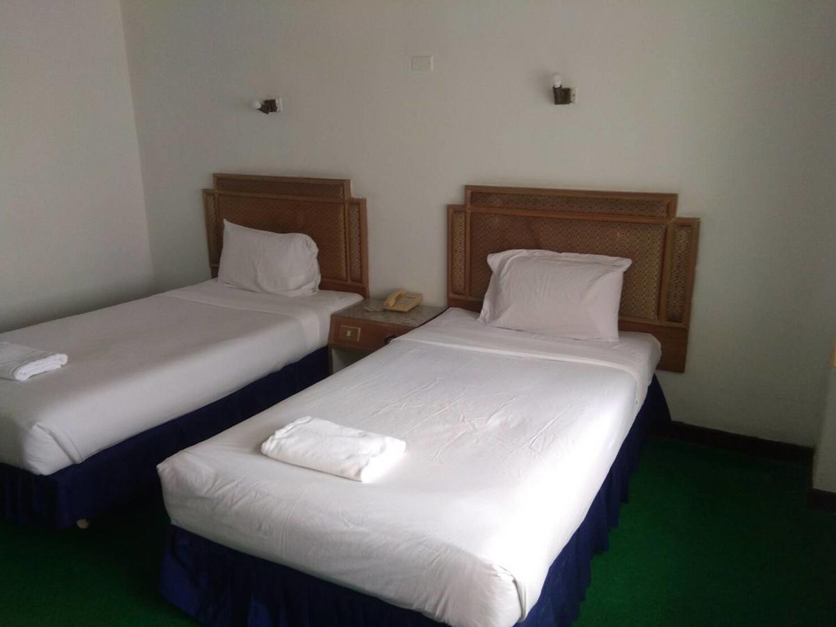 Petchkasem Grand Hotel Surin Buitenkant foto