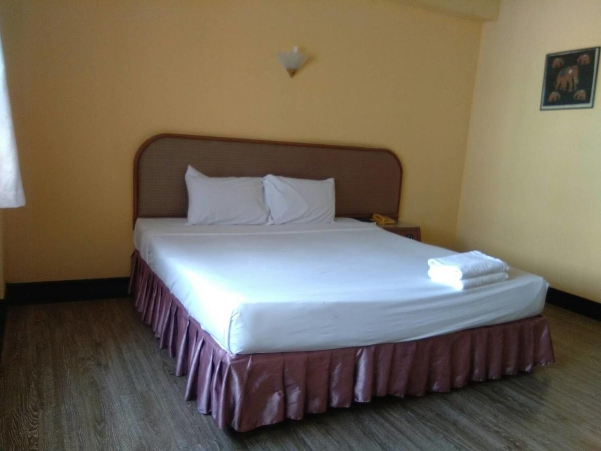 Petchkasem Grand Hotel Surin Buitenkant foto