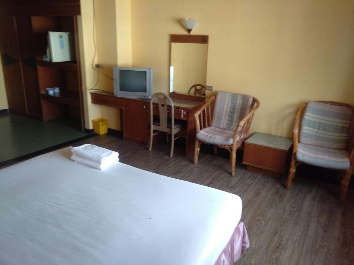 Petchkasem Grand Hotel Surin Buitenkant foto