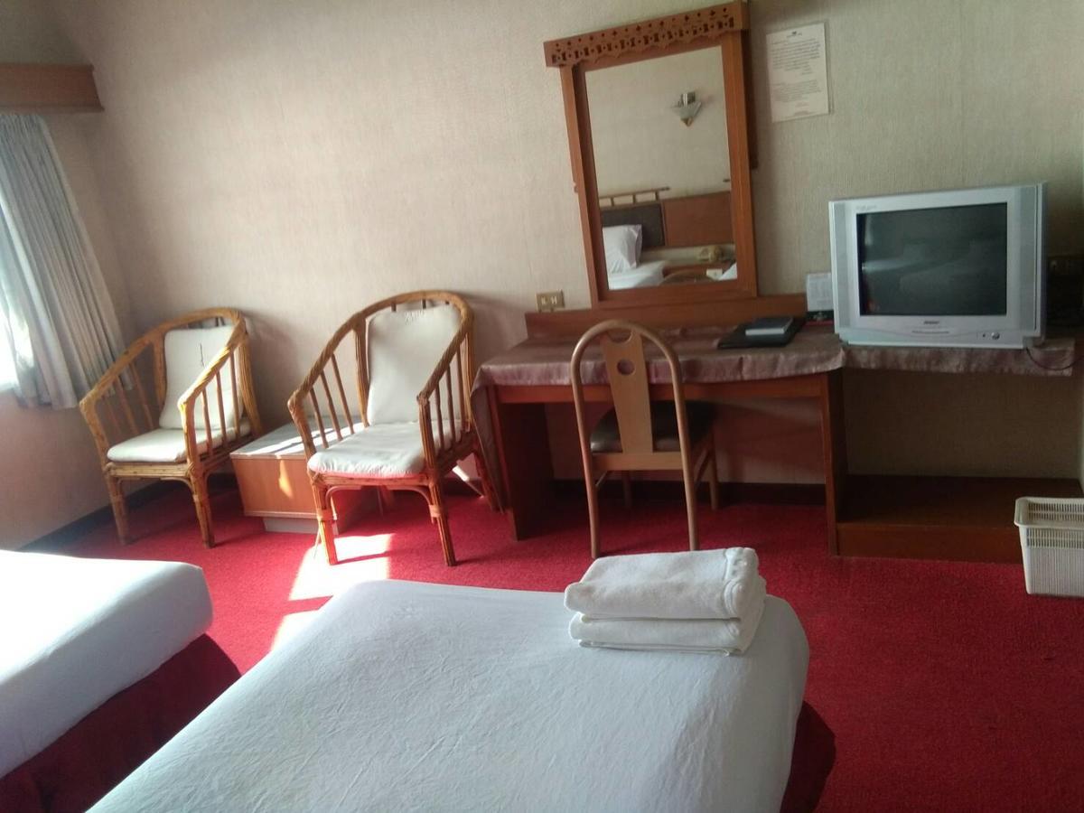 Petchkasem Grand Hotel Surin Buitenkant foto
