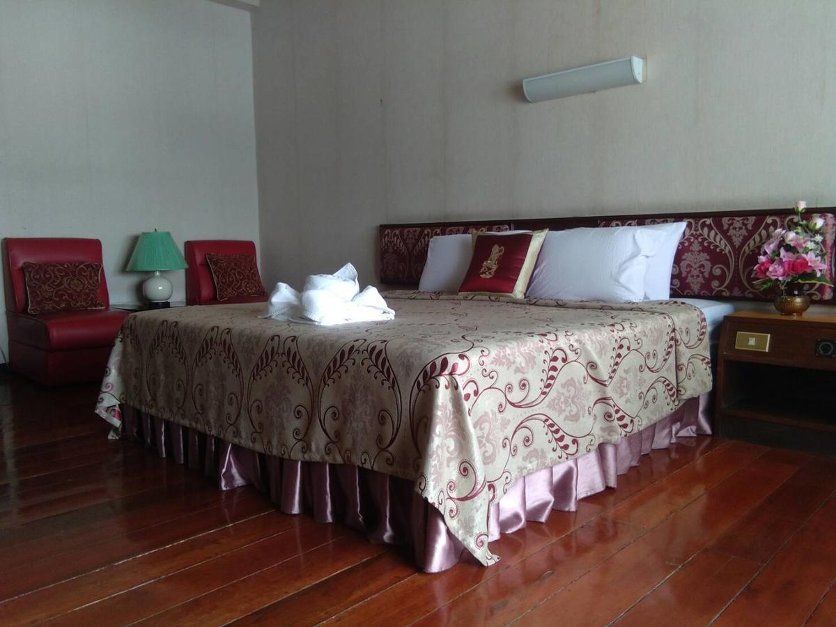Petchkasem Grand Hotel Surin Buitenkant foto