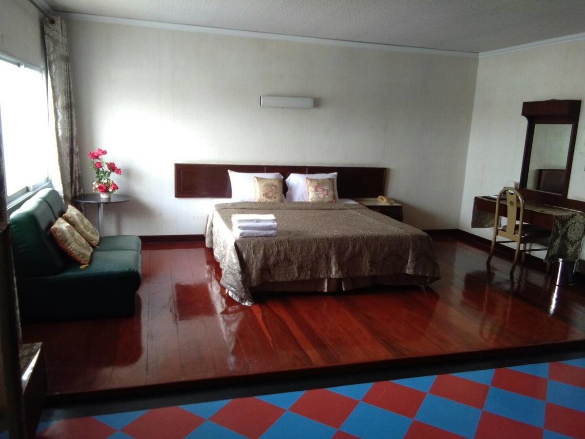 Petchkasem Grand Hotel Surin Buitenkant foto