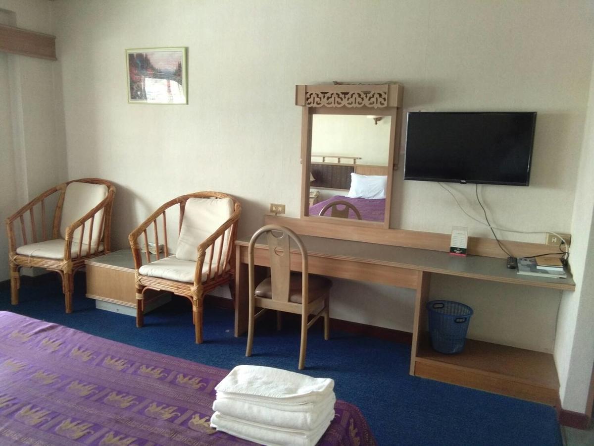 Petchkasem Grand Hotel Surin Buitenkant foto