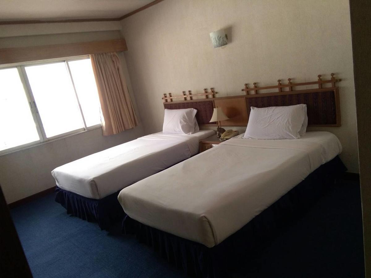 Petchkasem Grand Hotel Surin Buitenkant foto