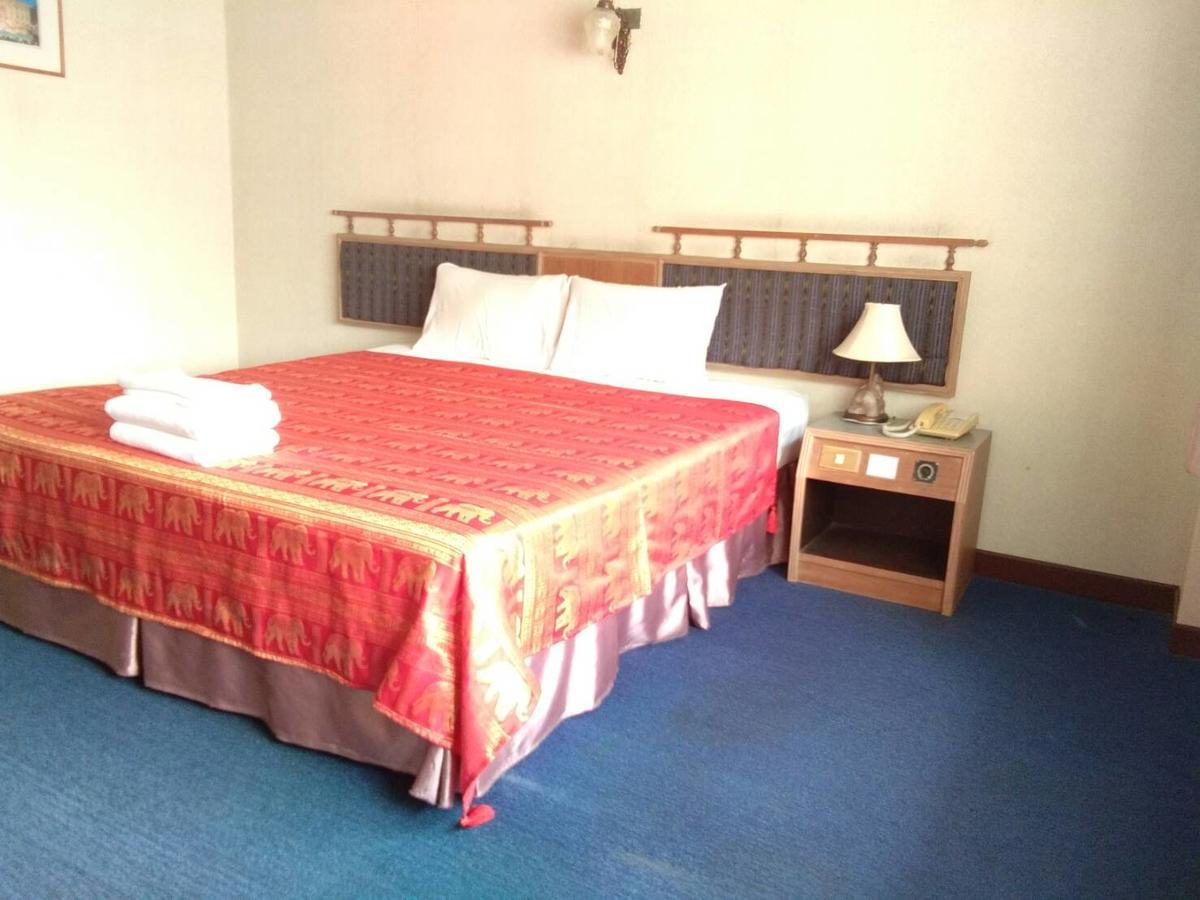 Petchkasem Grand Hotel Surin Buitenkant foto