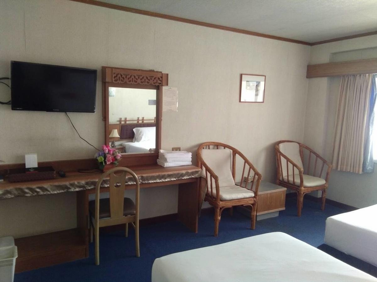 Petchkasem Grand Hotel Surin Buitenkant foto