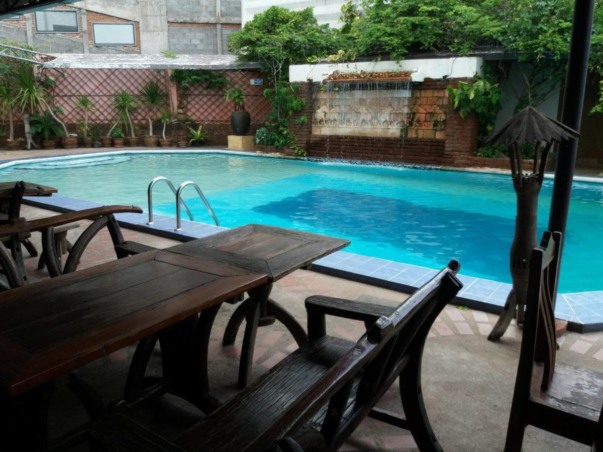 Petchkasem Grand Hotel Surin Buitenkant foto