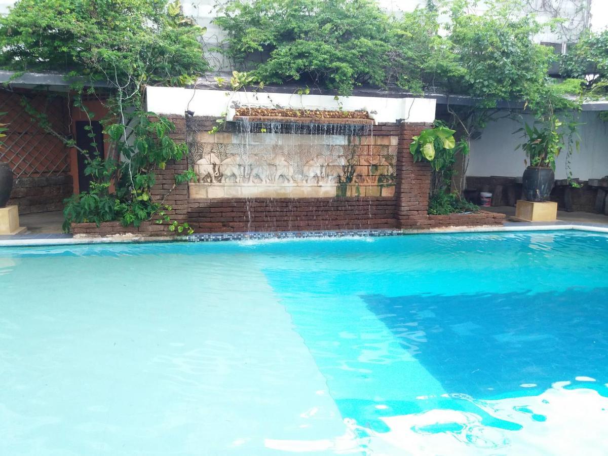 Petchkasem Grand Hotel Surin Buitenkant foto