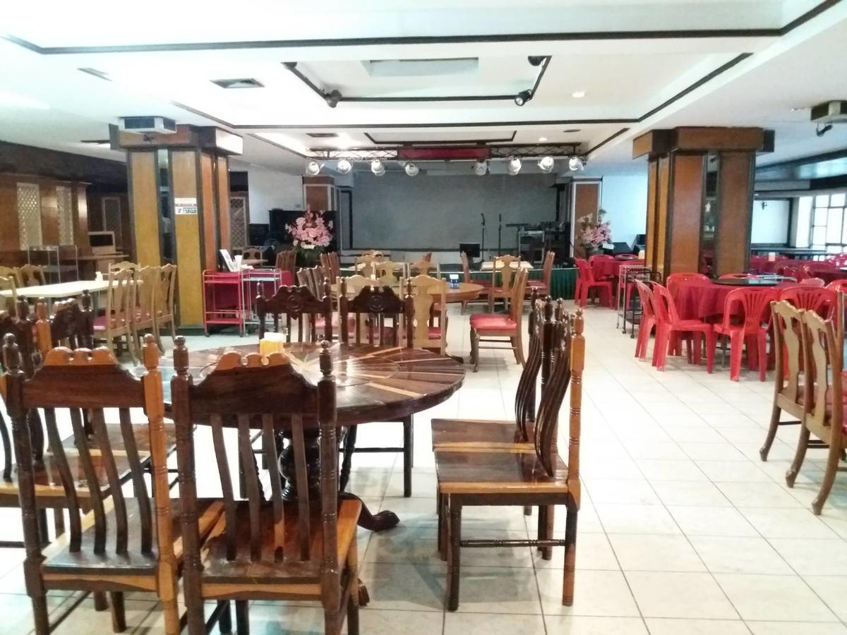 Petchkasem Grand Hotel Surin Buitenkant foto