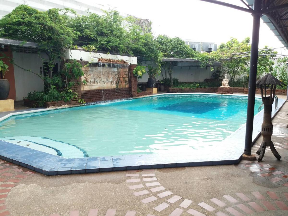 Petchkasem Grand Hotel Surin Buitenkant foto