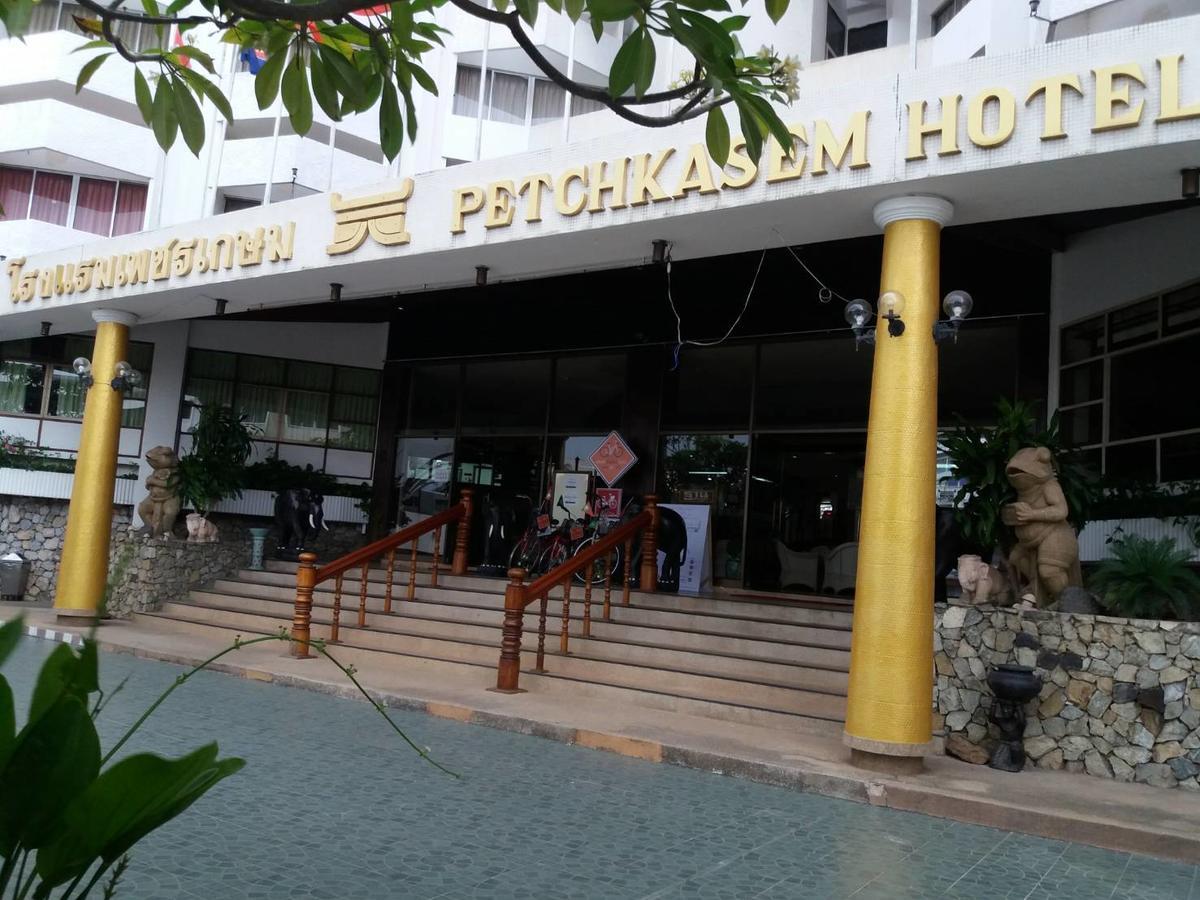 Petchkasem Grand Hotel Surin Buitenkant foto